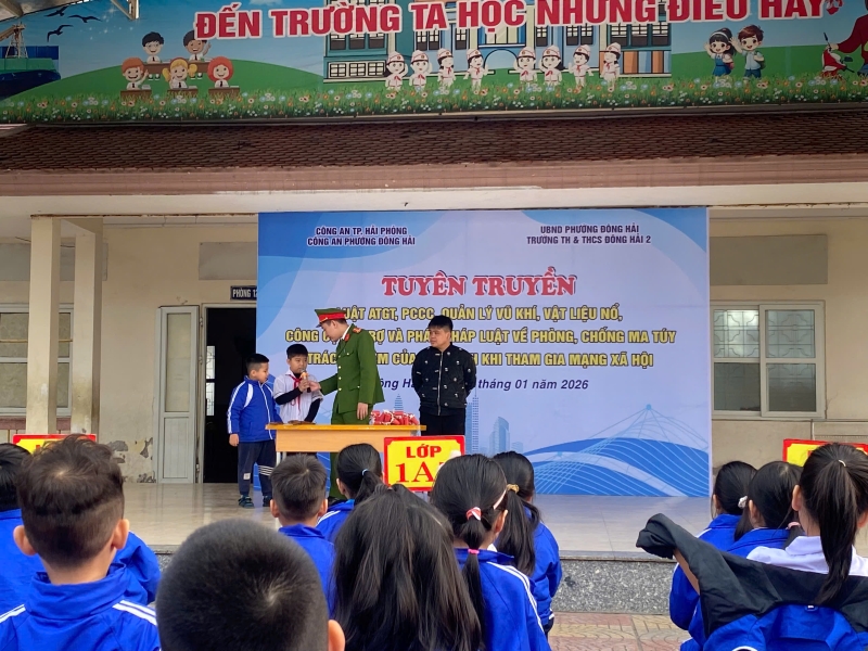 Công an phường Đông Hải phối hợp Trường Liên cấp Đông Hải 2 tuyên truyền, phổ biến pháp luật cho học sinh